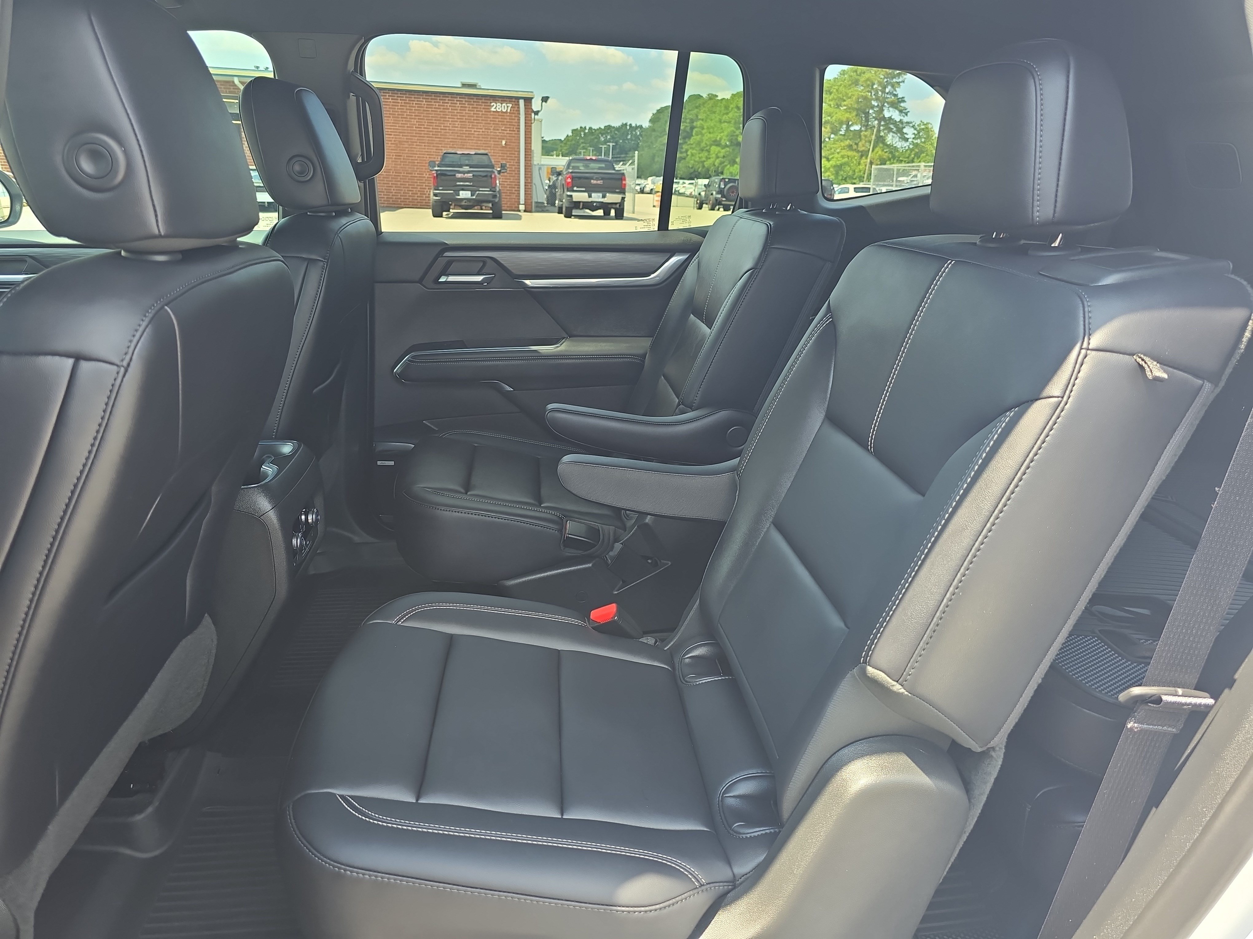 Used 2025 GMC Acadia Elevation w/ Elevation Premium Package FWD image 15