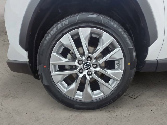 Used 2019 Toyota RAV4 XLE Premium image 14