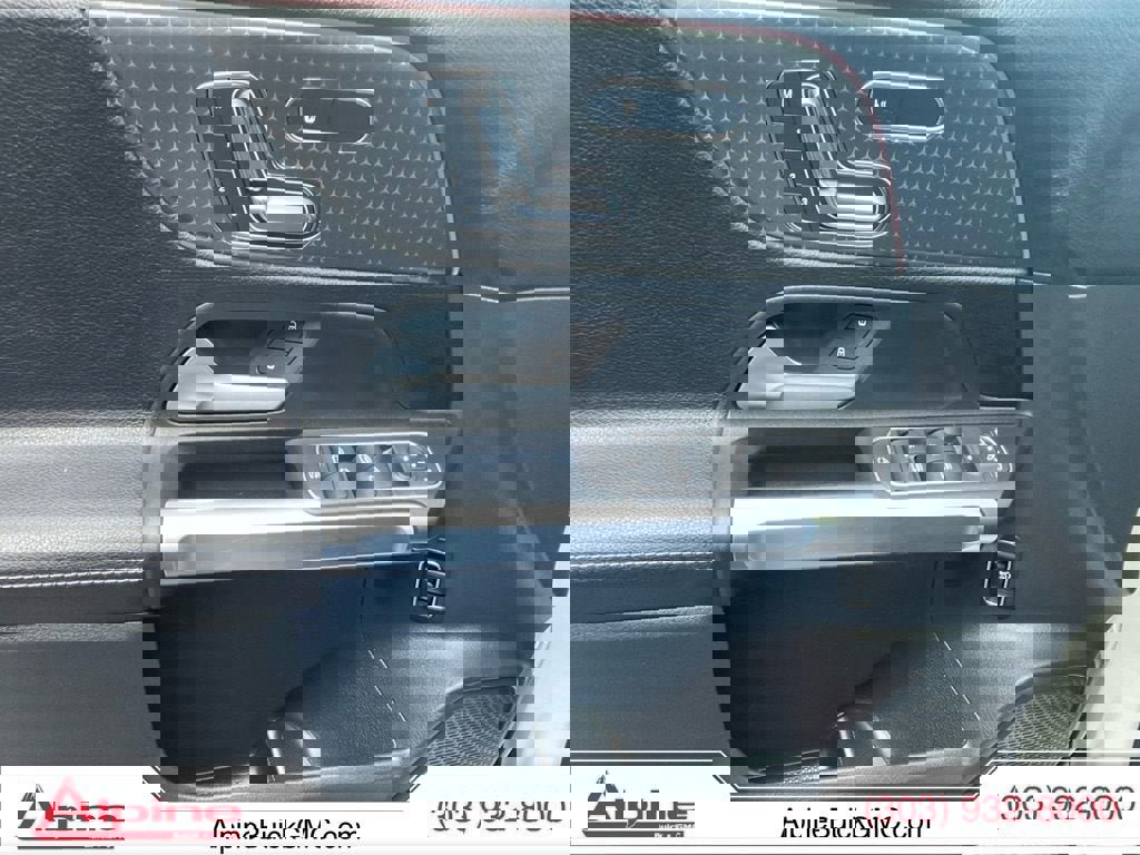 Used 2025 Mercedes-Benz GLB 250 4MATIC image 18