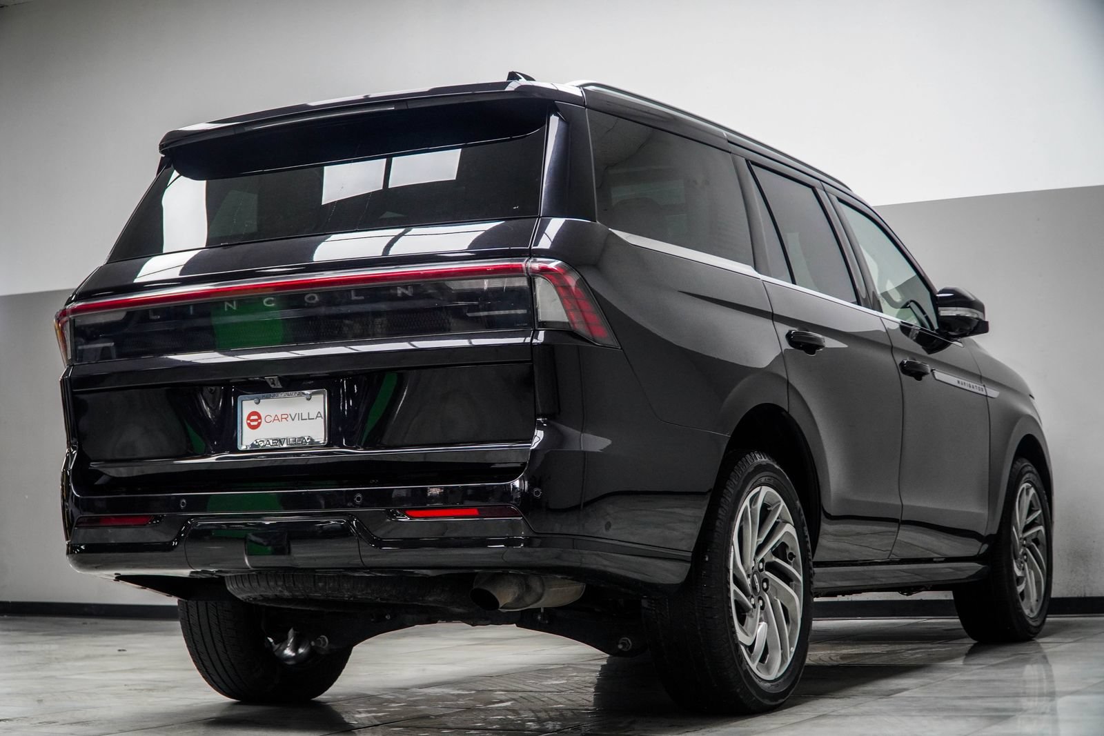 Used 2025 Lincoln Navigator Reserve AWD/4WD image 14