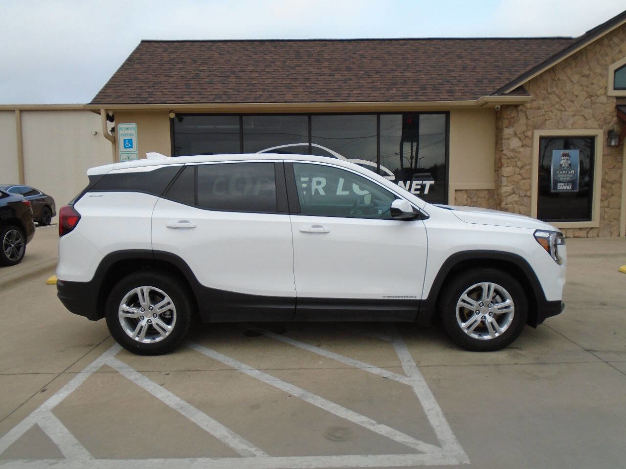 Used 2024 GMC Terrain SLE FWD image 5