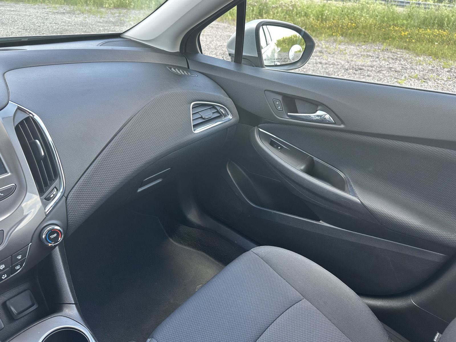 Used 2016 Chevrolet Cruze LT FWD image 31