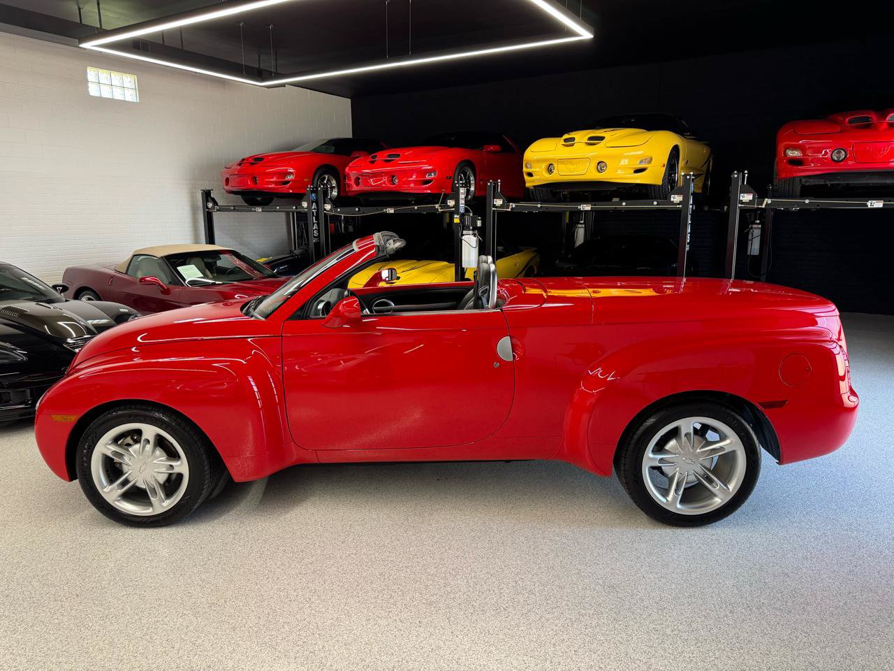 Used 2003 Chevrolet SSR w/ Preferred Equipment Group RWD image 24