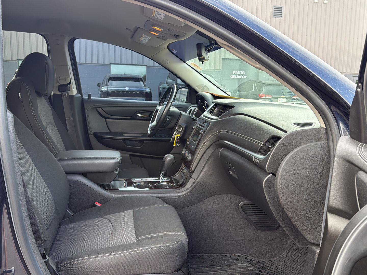 Used 2017 Chevrolet Traverse LT w/ Style and Technology Package FWD image 13