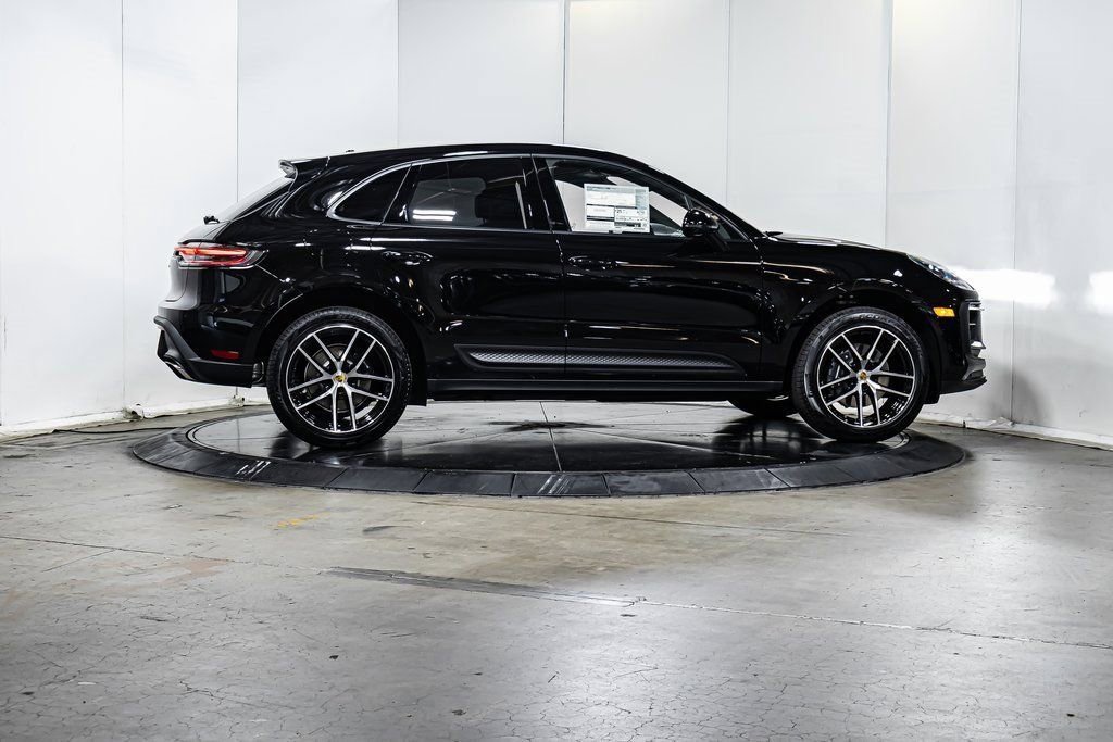Certified 2025 Porsche Macan image 8
