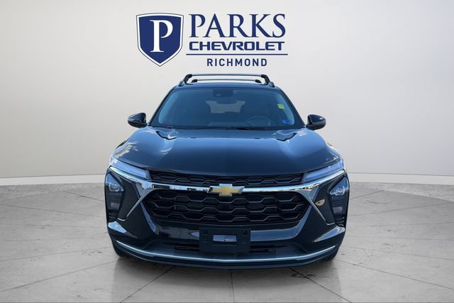 Used 2026 Chevrolet Trax LT w/ LT Convenience Package FWD image 2