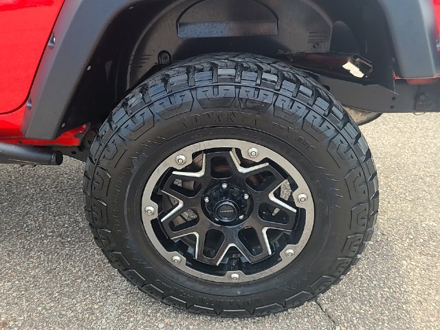 Used 2018 Jeep Wrangler Unlimited Sport w/ Connectivity Group AWD/4WD image 24