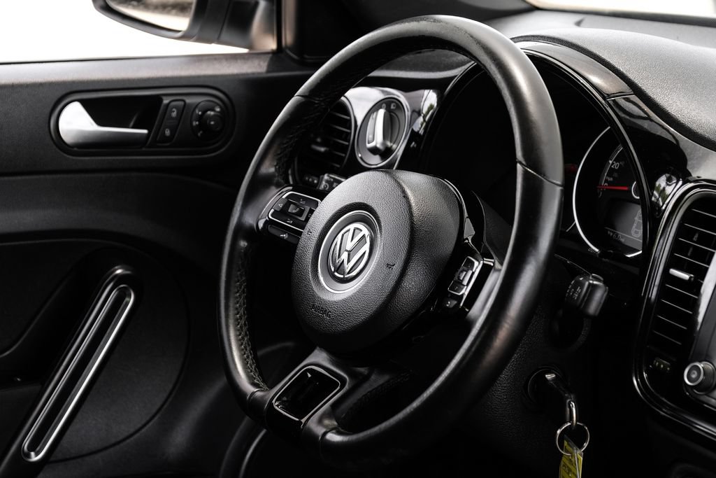 Used 2018 Volkswagen Beetle 2.0T S FWD image 10
