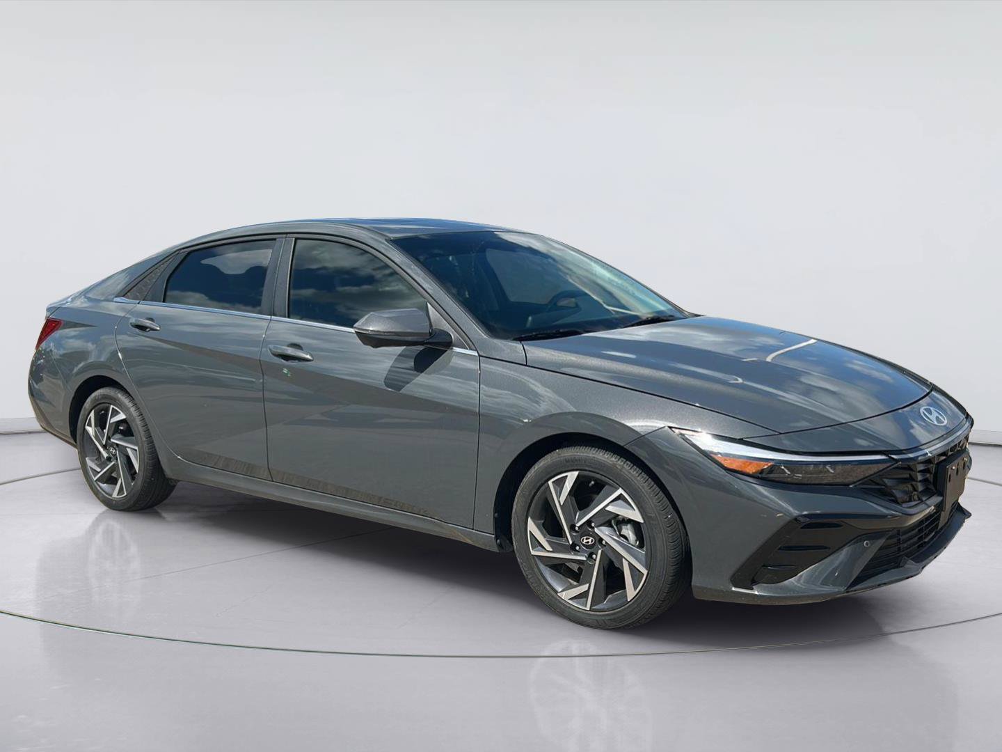 Used 2024 Hyundai Elantra Limited FWD image 1