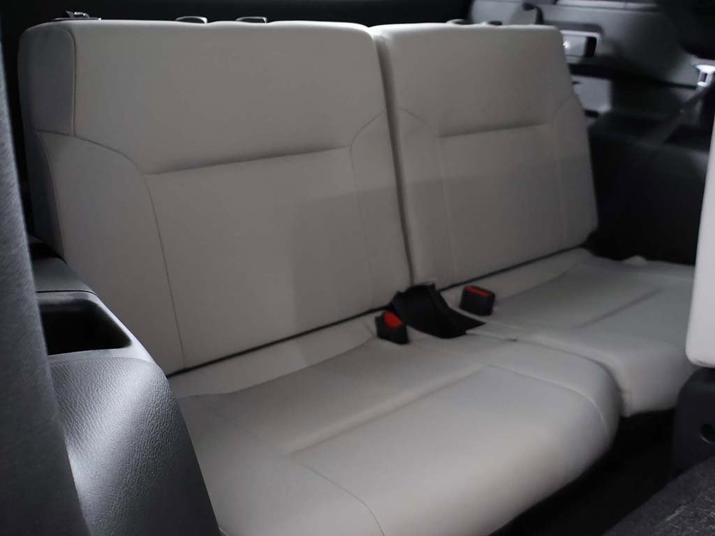 New 2025 Mitsubishi Outlander SE image 33