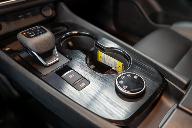 Used 2025 Nissan Rogue SV w/ SV Premium Package image 34