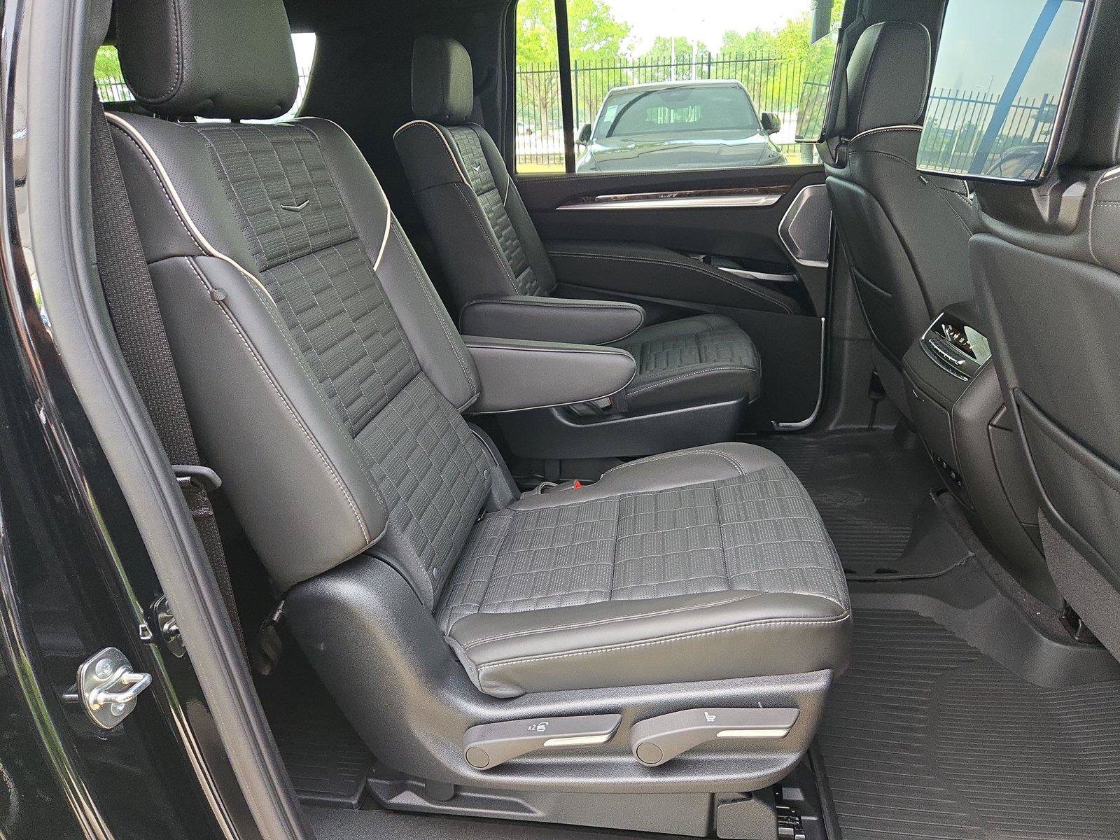 New 2026 Cadillac Escalade ESV Platinum Sport w/ LPO, ONYX Package AWD/4WD image 30