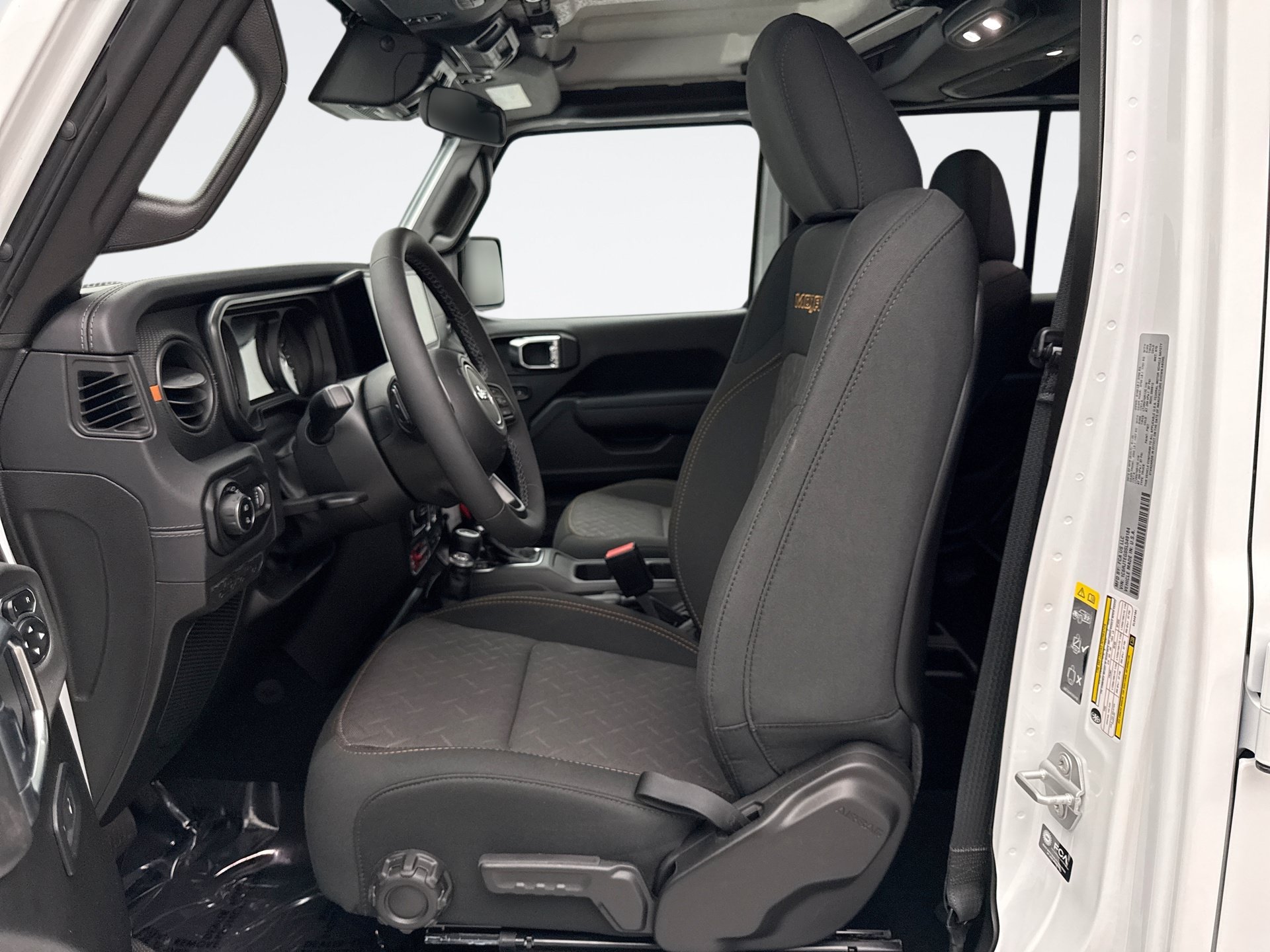 Used 2025 Jeep Gladiator Mojave w/ Convenience Group AWD/4WD image 11