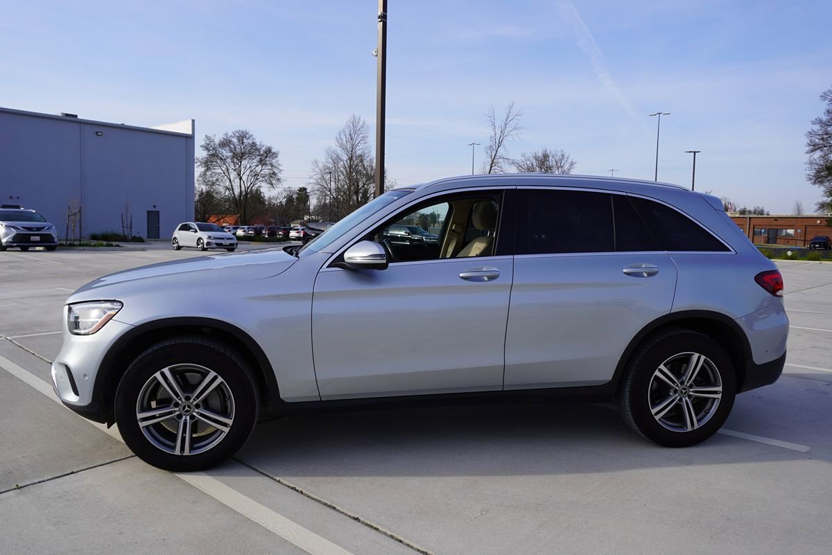 Used 2021 Mercedes-Benz GLC 300 4MATIC w/ Multimedia Package image 3