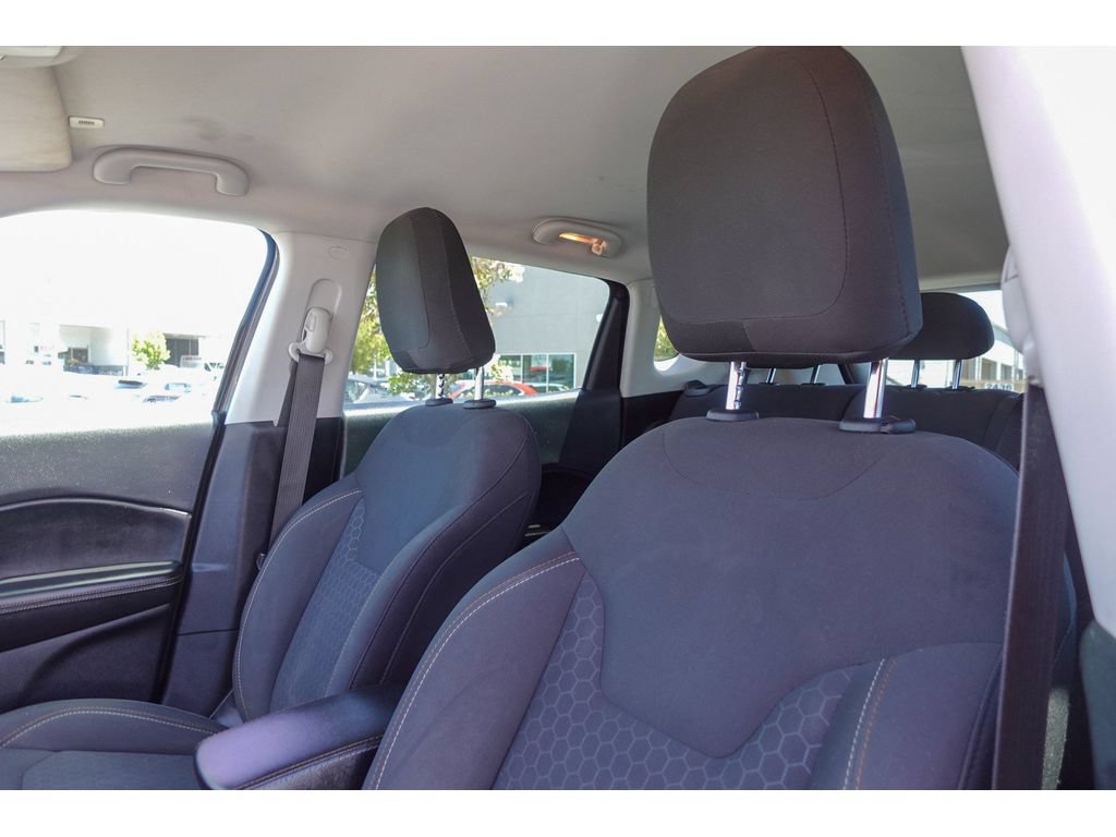 Used 2019 Jeep Compass Sport FWD image 12