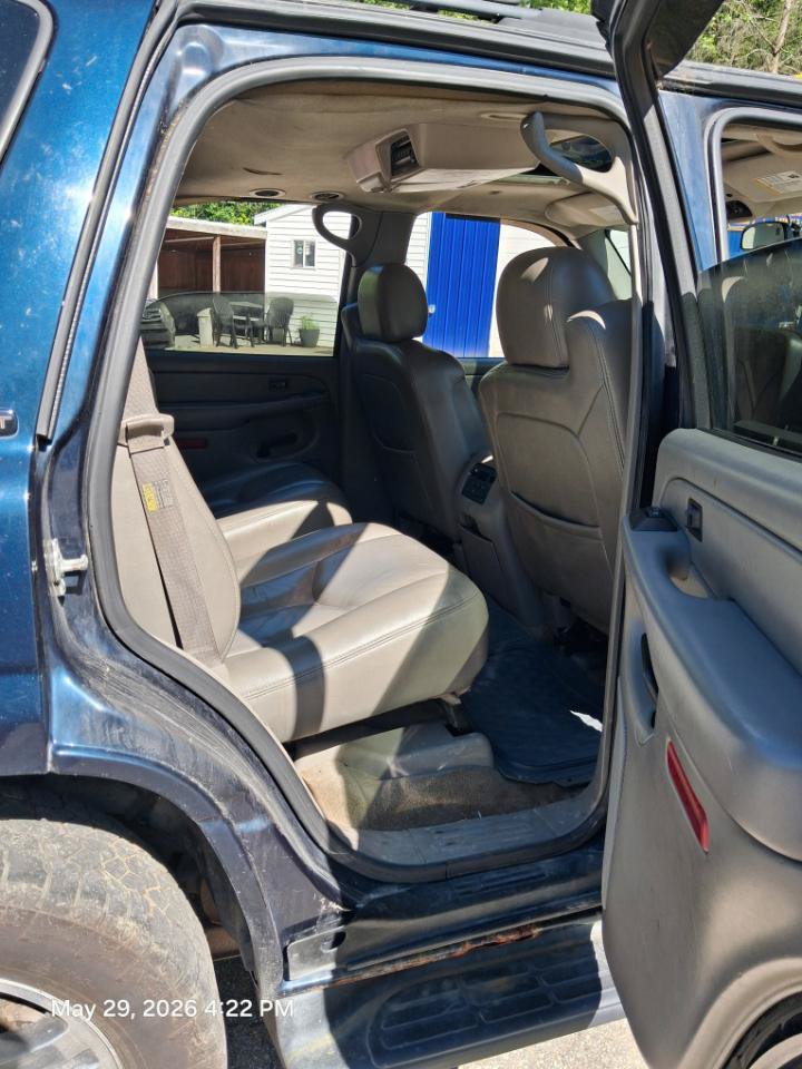 Used 2005 GMC Yukon SLT w/ SLT Preferred Equipment Group AWD/4WD image 12