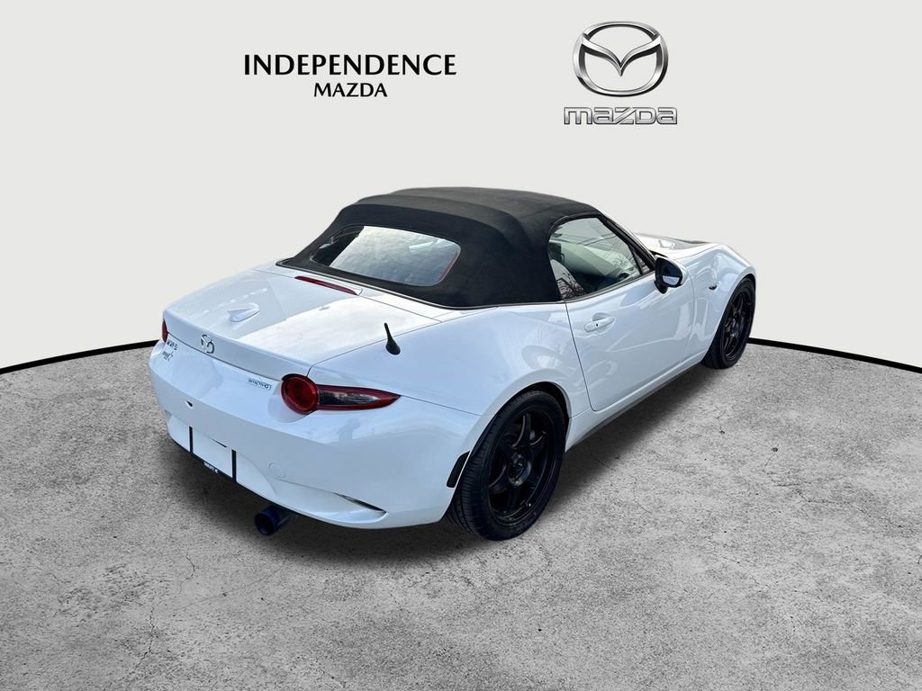 Used 2021 MAZDA MX-5 Miata Grand Touring image 3