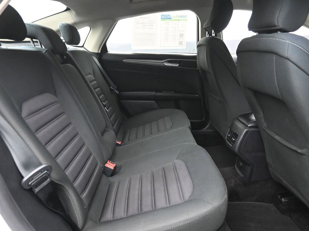 Used 2017 Ford Fusion SE w/ Fusion SE Technology Package image 9