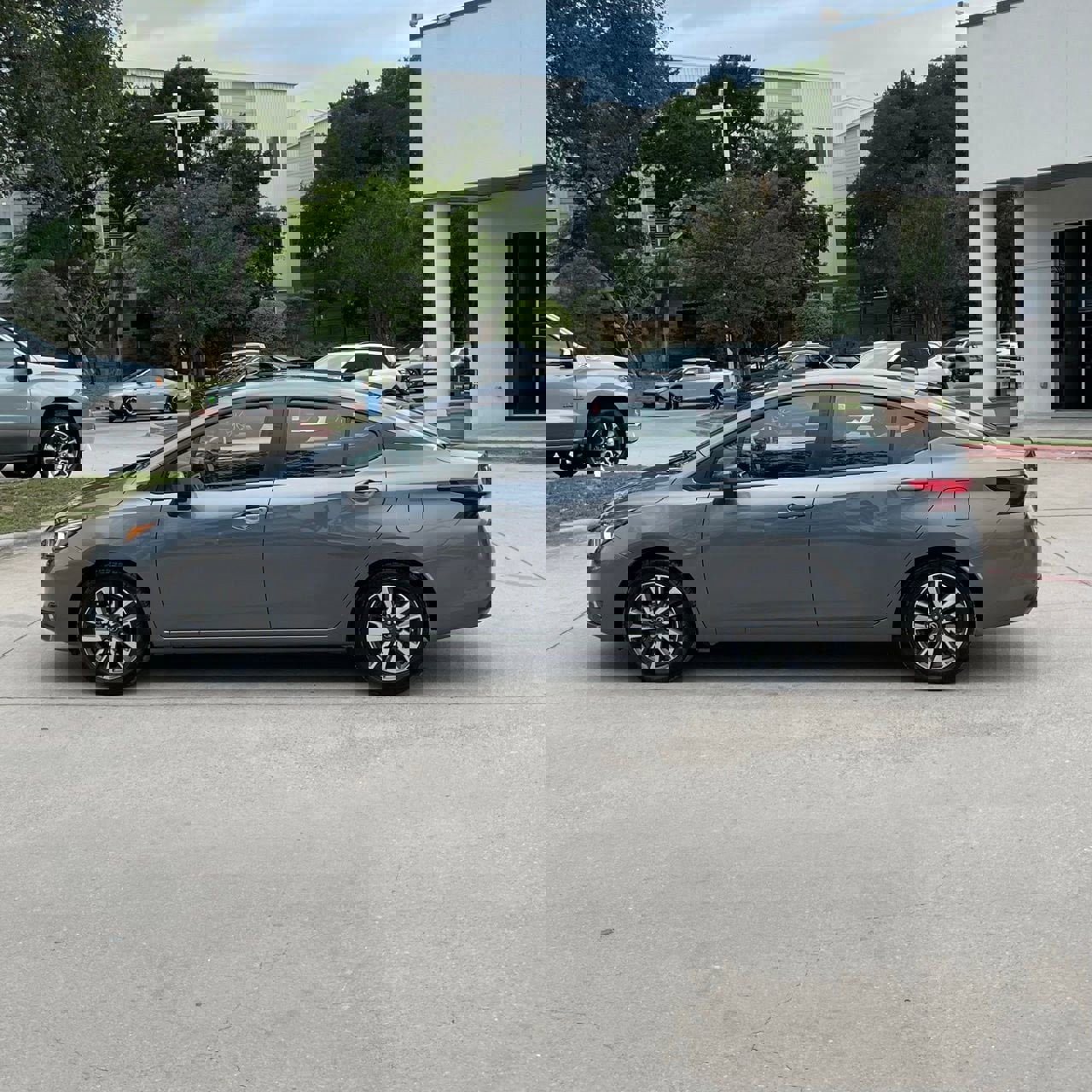 Used 2024 Nissan Versa SV FWD image 3