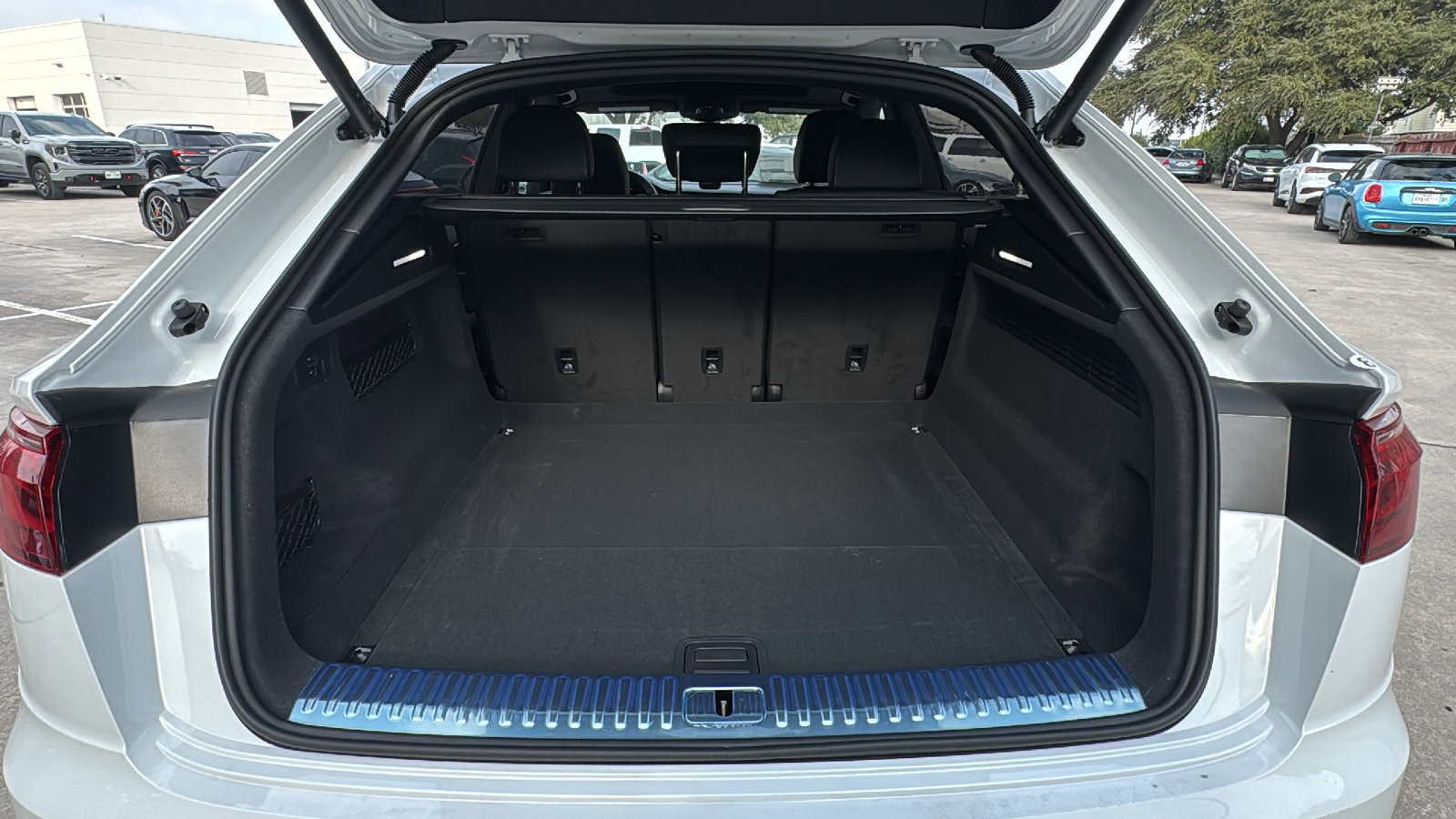 New 2026 Audi Q8 Premium Plus image 25