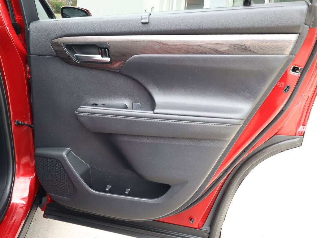 Used 2020 Toyota Highlander Limited w/ Protection Package #3 image 33