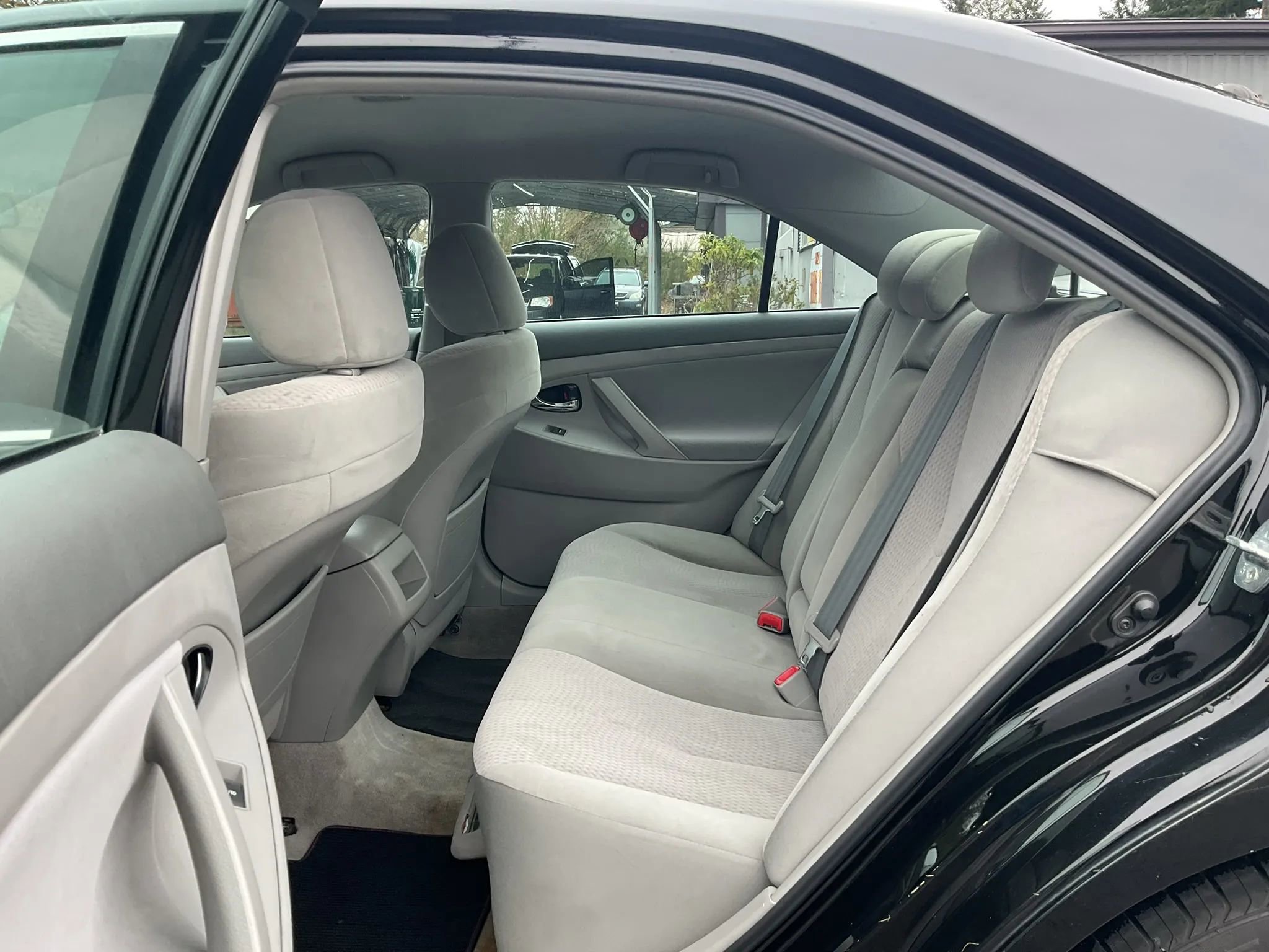 Used 2011 Toyota Camry LE image 11