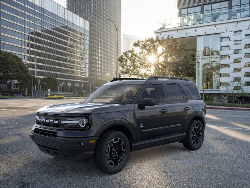 Used 2024 Ford Bronco Sport Outer Banks w/ Tech Package image 2