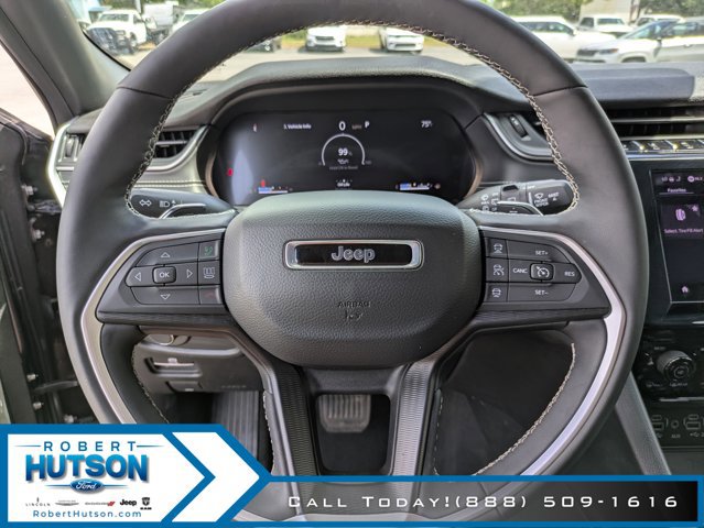 Used 2025 Jeep Grand Cherokee Altitude AWD/4WD image 18