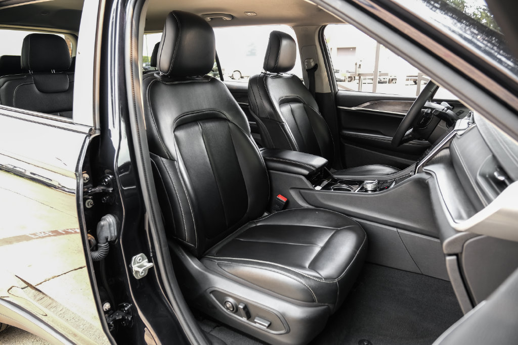 Used 2023 Jeep Grand Cherokee L Limited AWD/4WD image 45