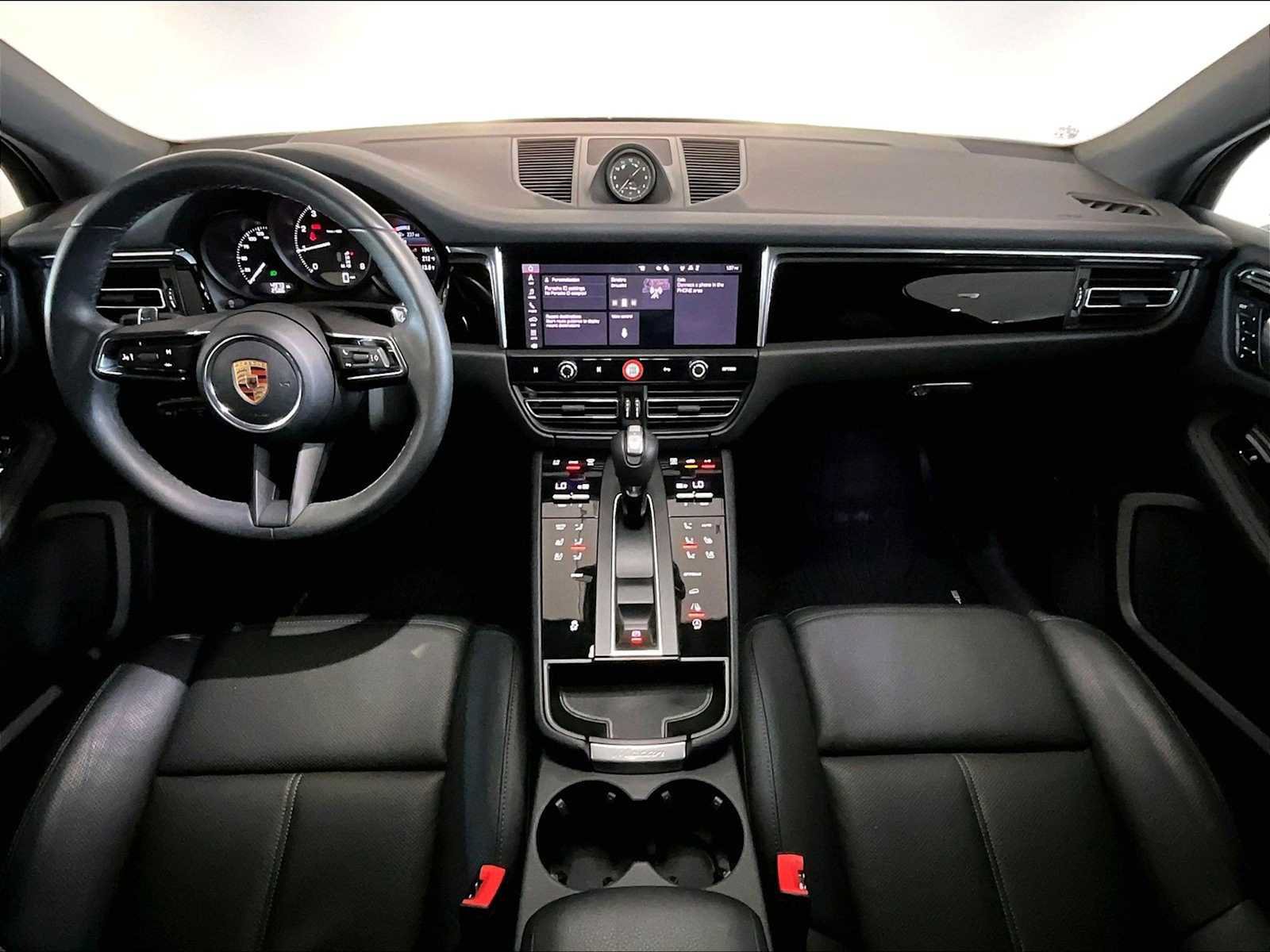 Used 2026 Porsche Macan AWD/4WD image 17