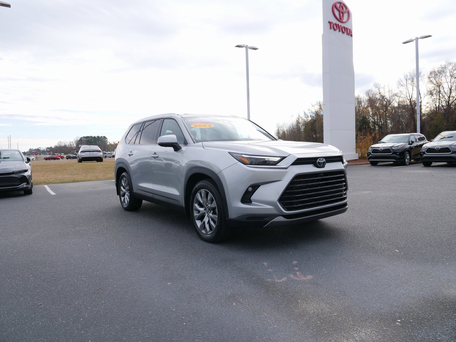 Used 2024 Toyota Grand Highlander Limited image 8