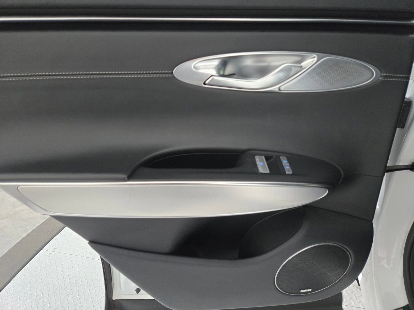 Used 2022 Genesis GV70 2.5T w/ Select Package AWD/4WD image 21