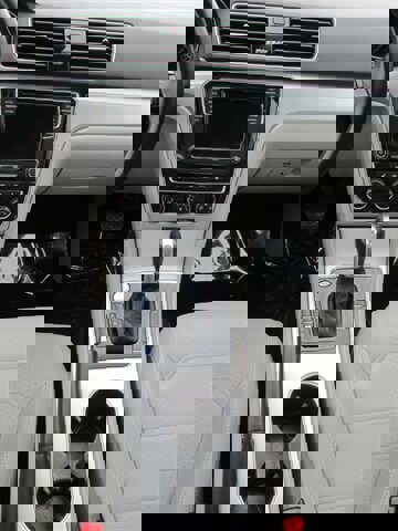 Used 2019 Volkswagen Passat 2.0T Wolfsburg image 27