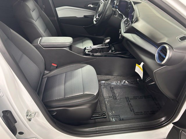 Used 2025 Chevrolet Trax LT w/ LT Convenience Package FWD image 13