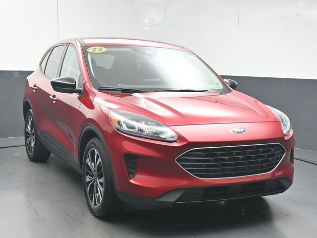 Used 2022 Ford Escape SE w/ SE Sport Appearance Package FWD image 2