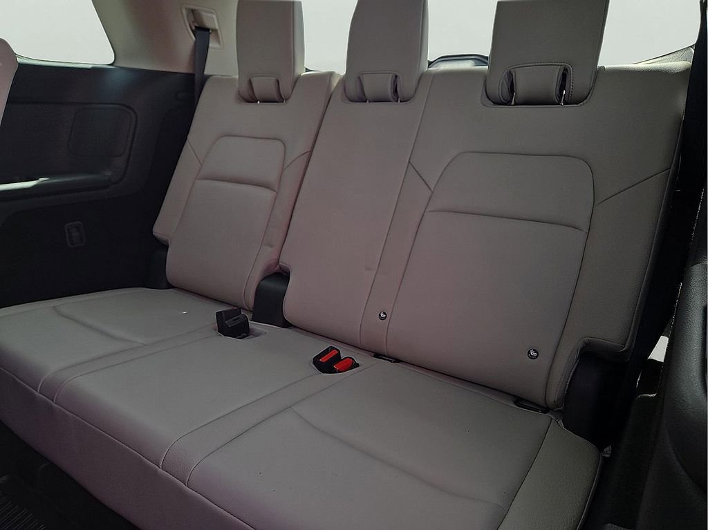 Used 2023 Nissan Pathfinder SL AWD/4WD image 10