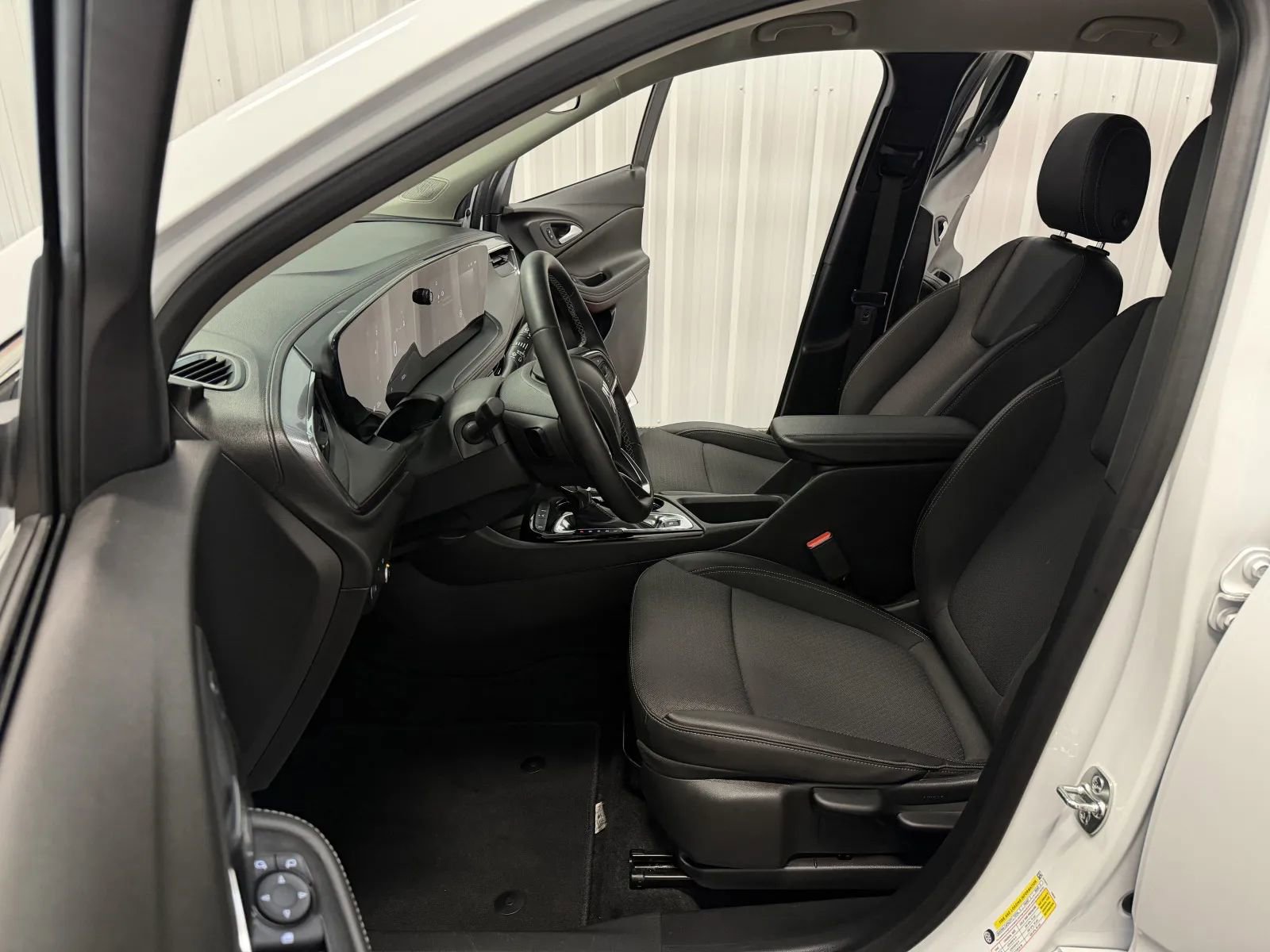 Used 2025 Buick Encore GX Preferred image 36