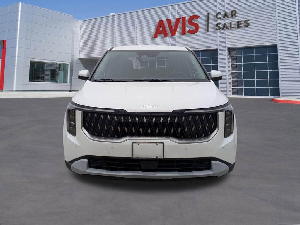 Used 2025 Kia Carnival image 2