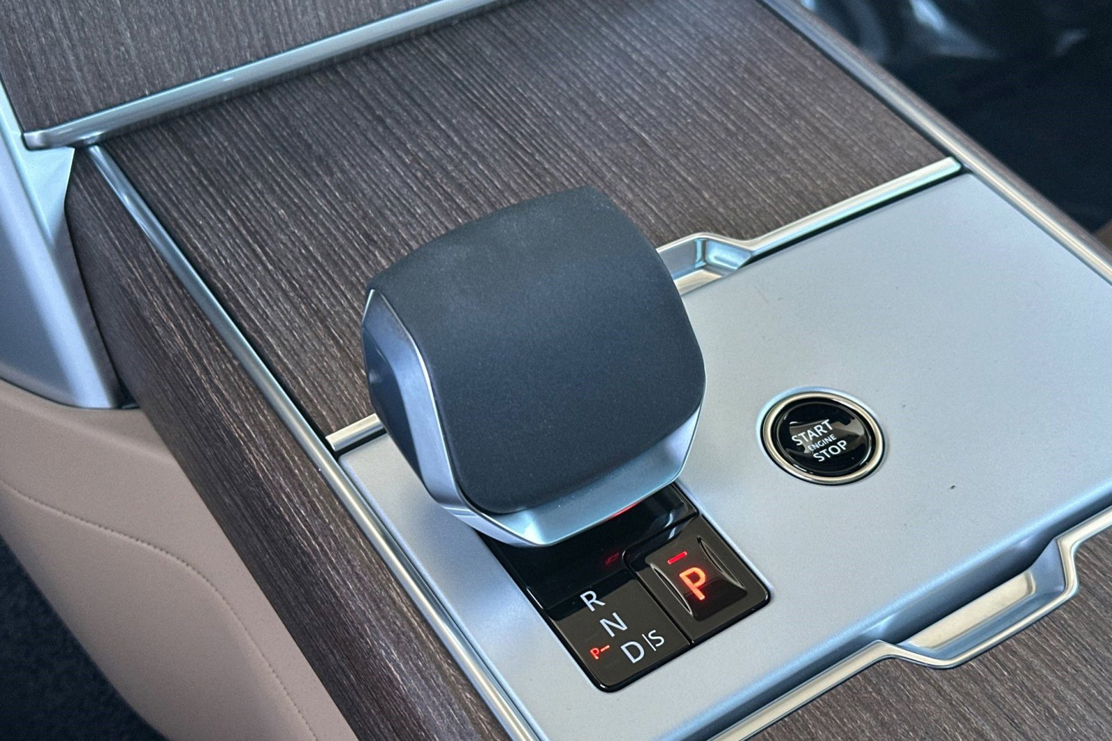 New 2026 Land Rover Range Rover Long Wheelbase SE image 22