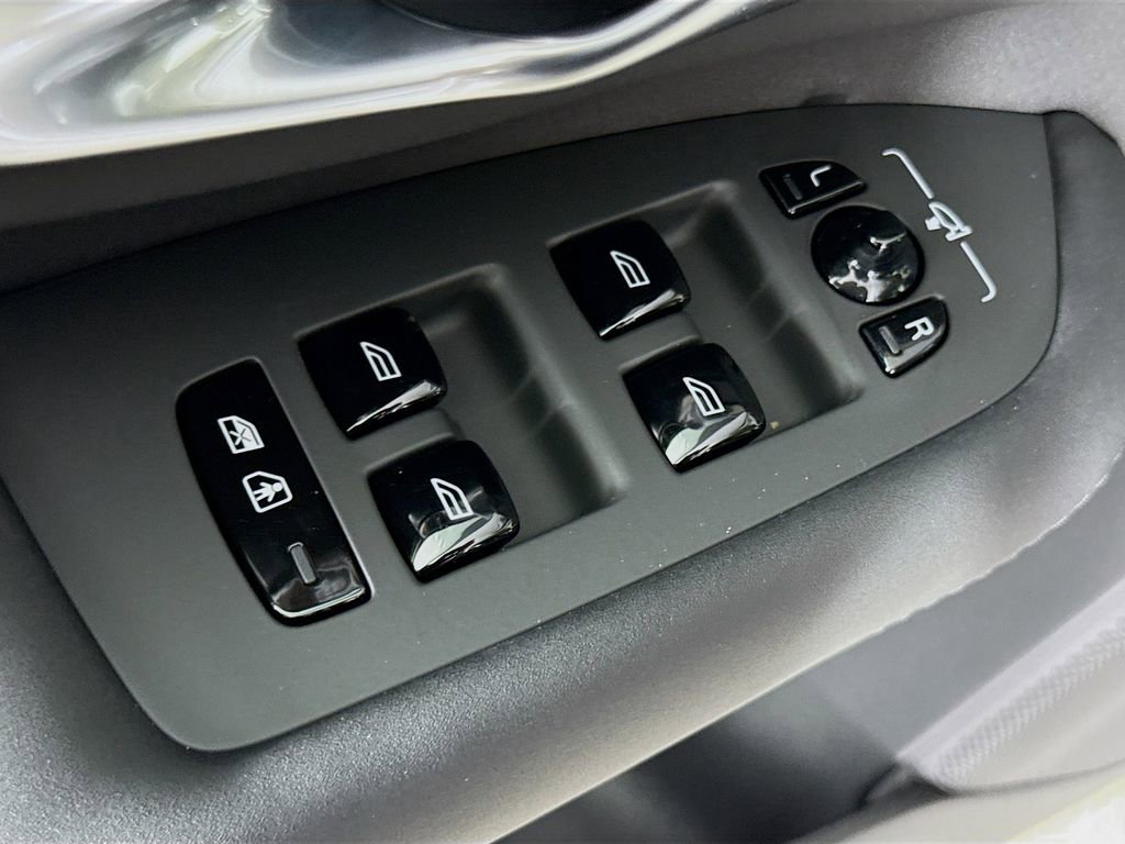 New 2026 Volvo XC90 B6 Plus w/ Protection Package image 17