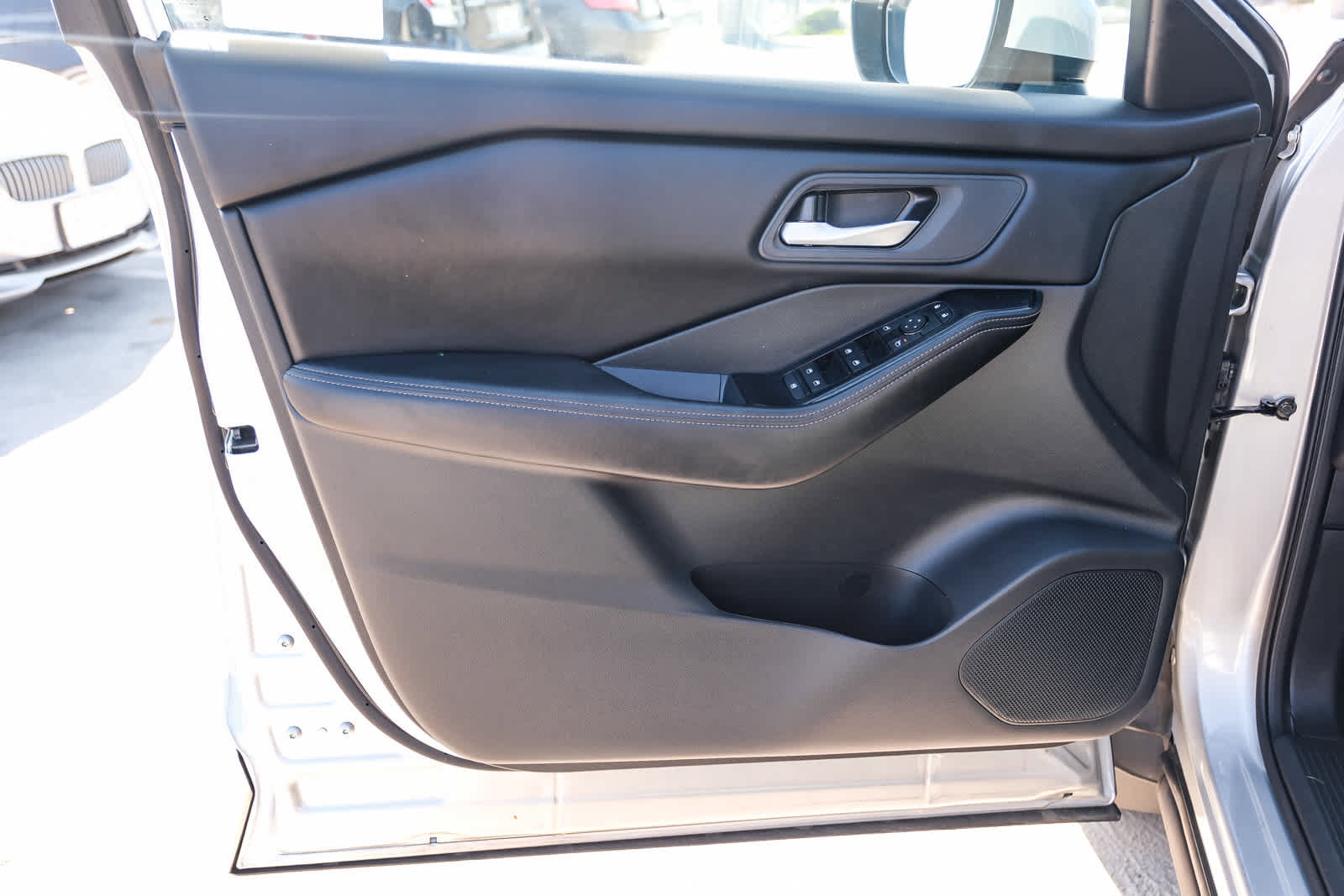 Used 2025 Nissan Rogue SV AWD/4WD image 23