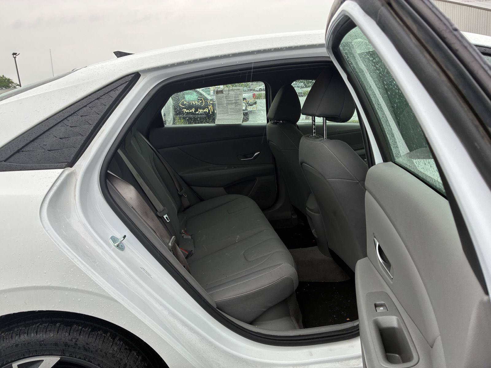 Used 2025 Hyundai Elantra SEL FWD image 8