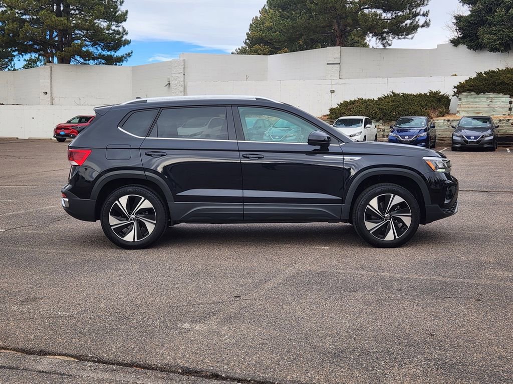 Certified 2024 Volkswagen Taos SE image 2