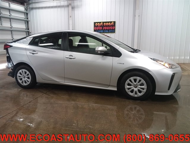 Used 2022 Toyota Prius L Eco FWD image 2