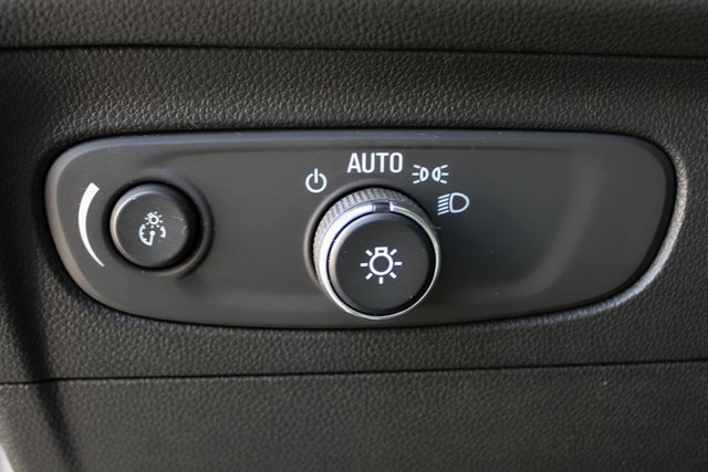 Used 2022 Buick Envision Essence w/ Safety Package image 16