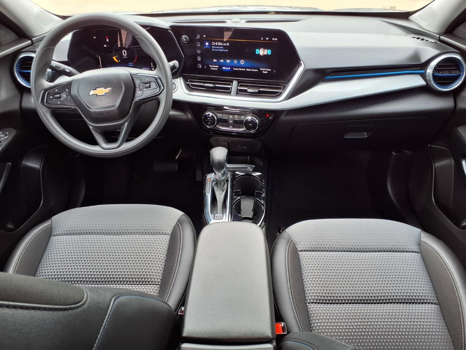 Used 2025 Chevrolet Trax LT FWD image 9