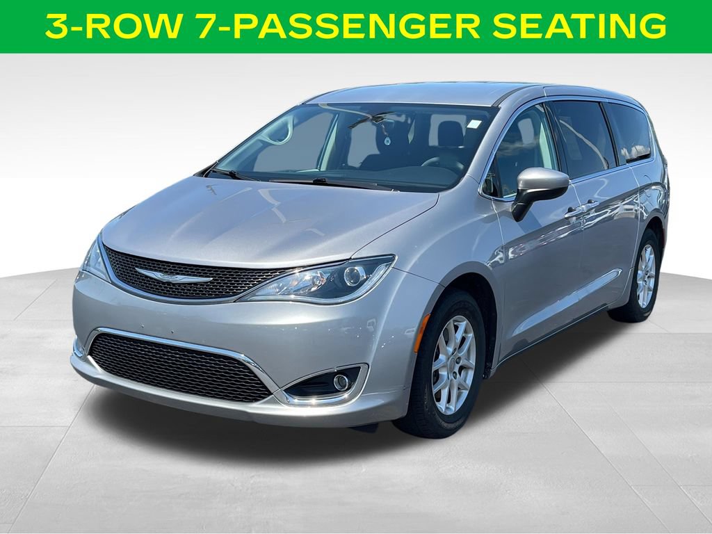 Used 2017 Chrysler Pacifica Touring Plus FWD image 4