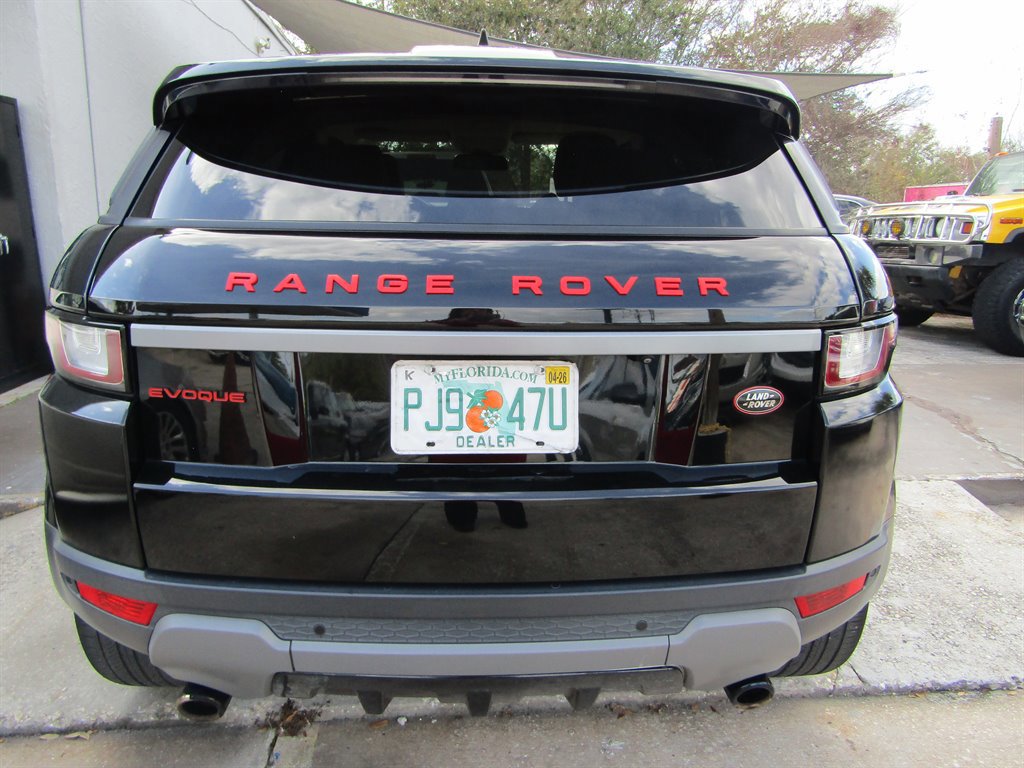 Used 2018 Land Rover Range Rover Evoque SE image 3