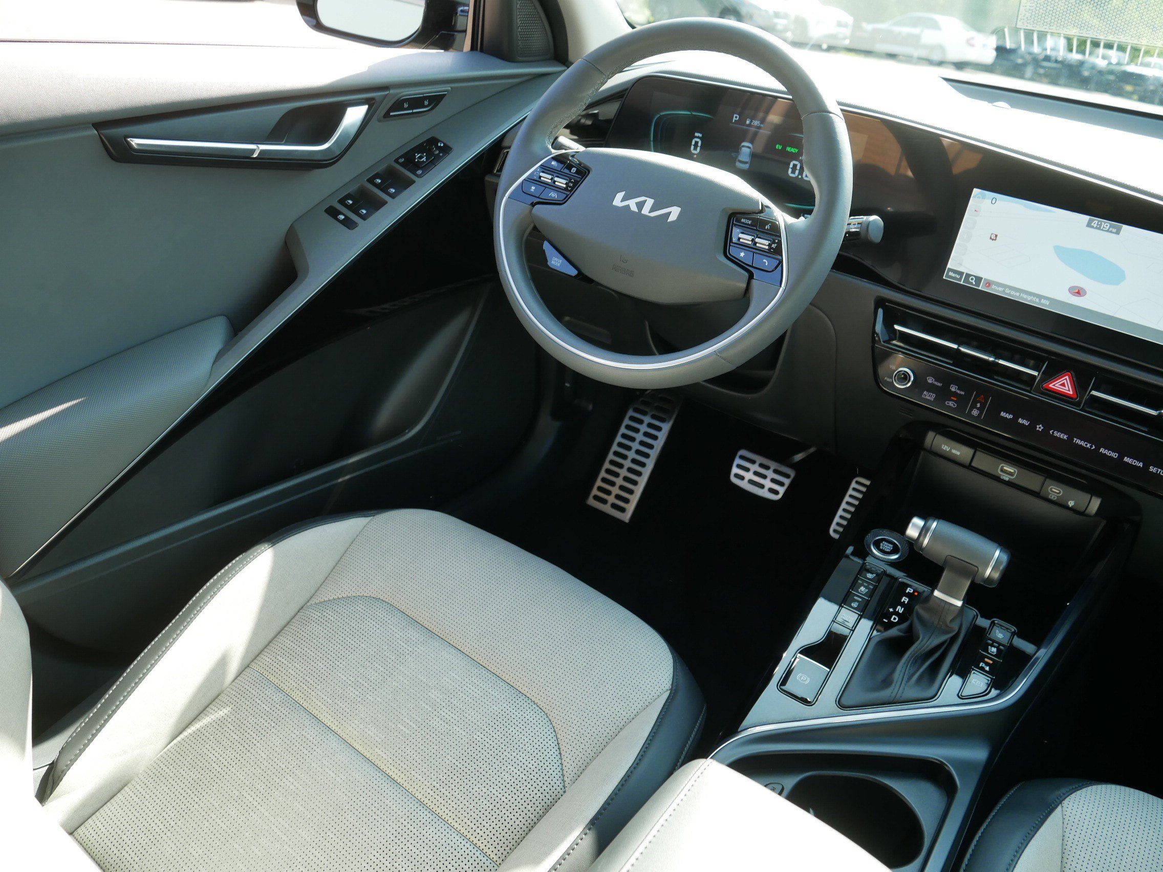 Certified 2025 Kia Niro SX Touring FWD image 9
