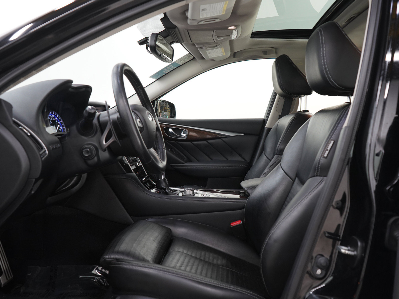 Used 2015 INFINITI Q50 AWD w/ Deluxe Touring Package image 23